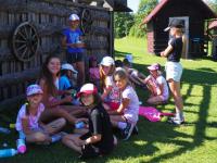 Nejmensi slecny si chystaji sve pokebaly.JPG